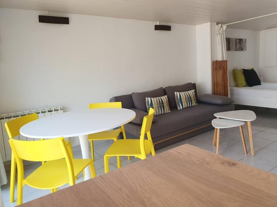 Logement Amboise Centre Avec Terrasse Privee Luaran gambar