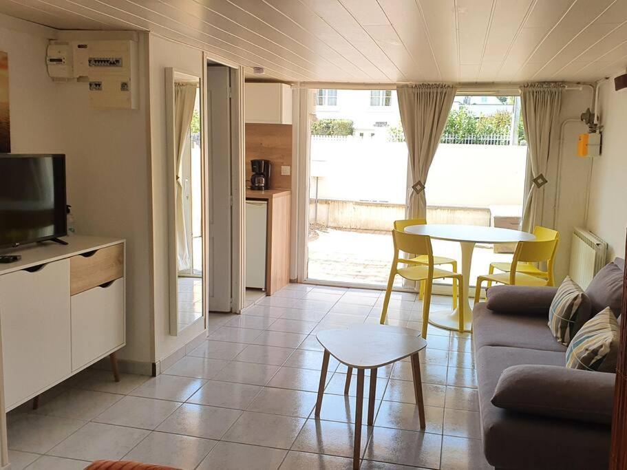 Logement Amboise Centre Avec Terrasse Privee Luaran gambar